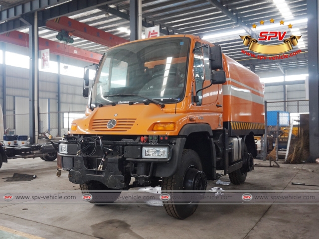 Benz Road Sweeper pic 01
